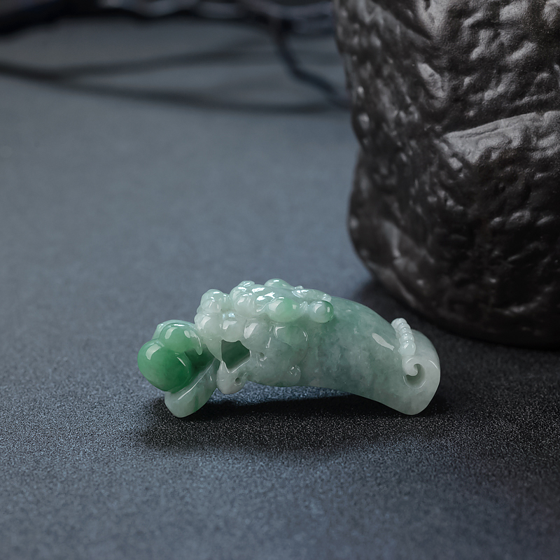 糯种翡翠摆件-红掌柜