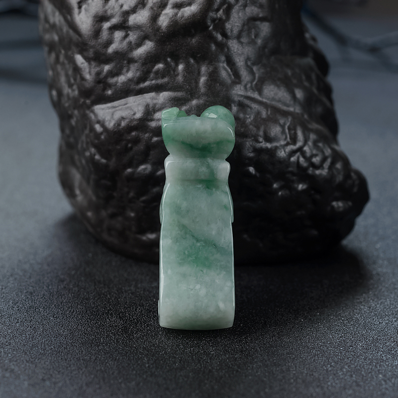 糯种飘翠翡翠摆件-红掌柜