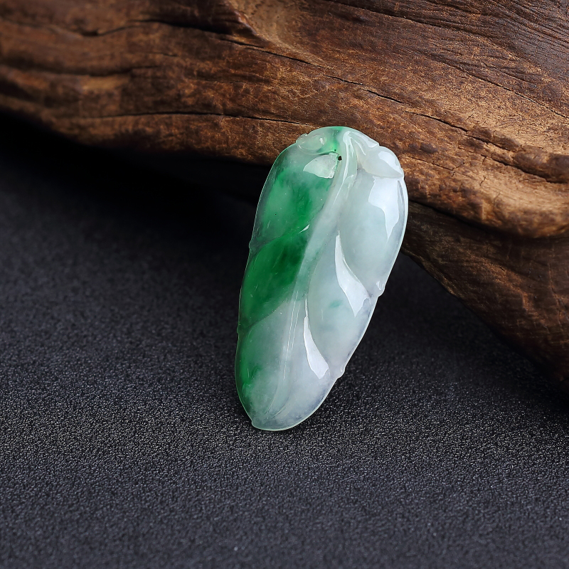 糯种翡翠叶子吊坠-红掌柜