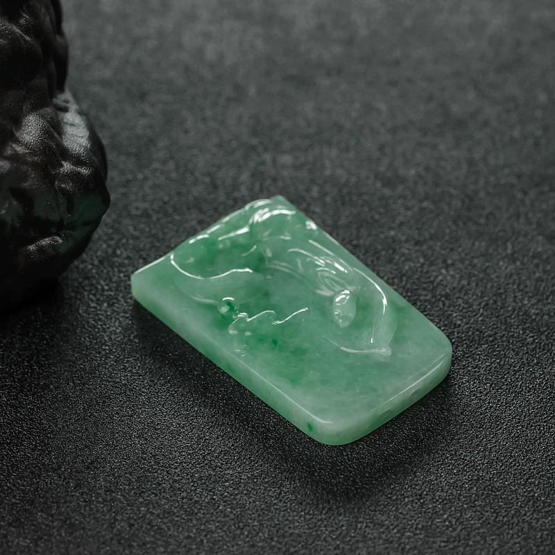 缅甸天然豆种飘翠翡翠吊坠-红掌柜
