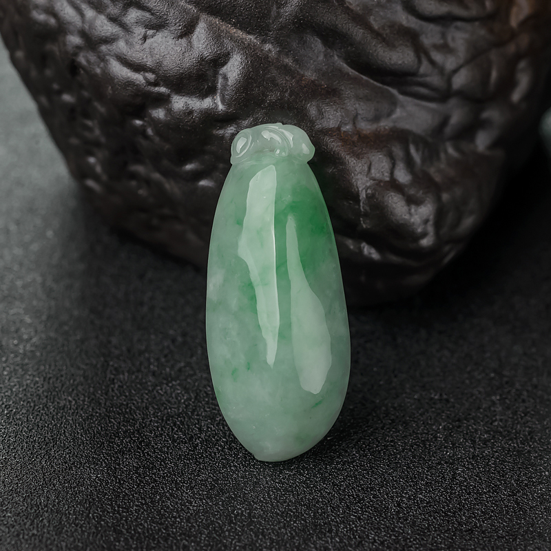 缅甸天然豆种飘翠翡翠福瓜吊坠-红掌柜