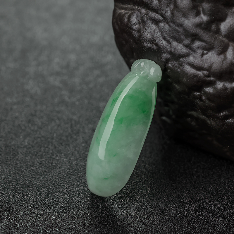 天然豆种飘翠翡翠福瓜吊坠-红掌柜