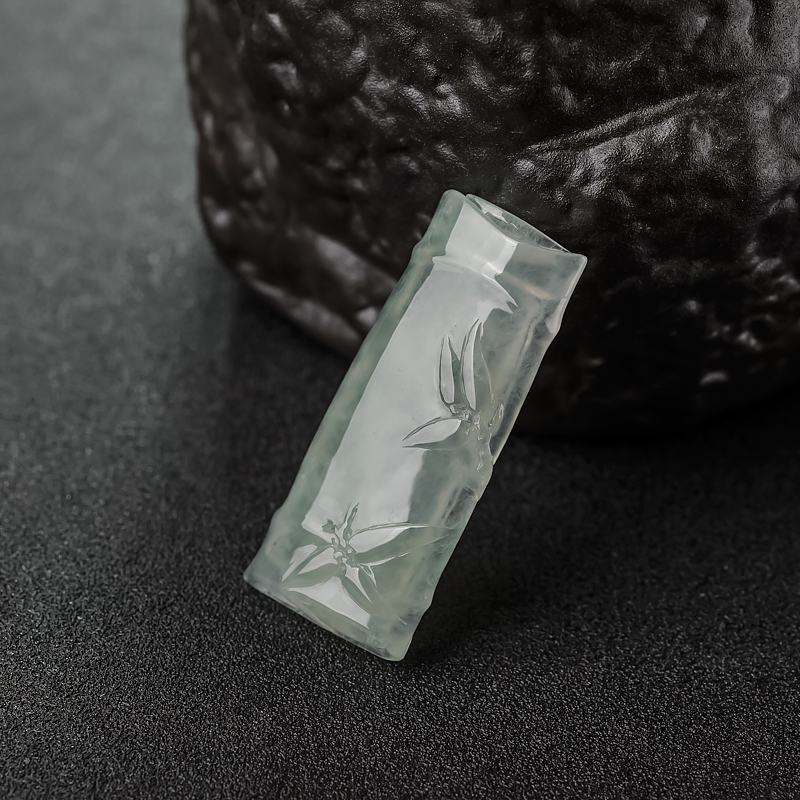 天然糯冰种浅绿翡翠竹节吊坠-红掌柜