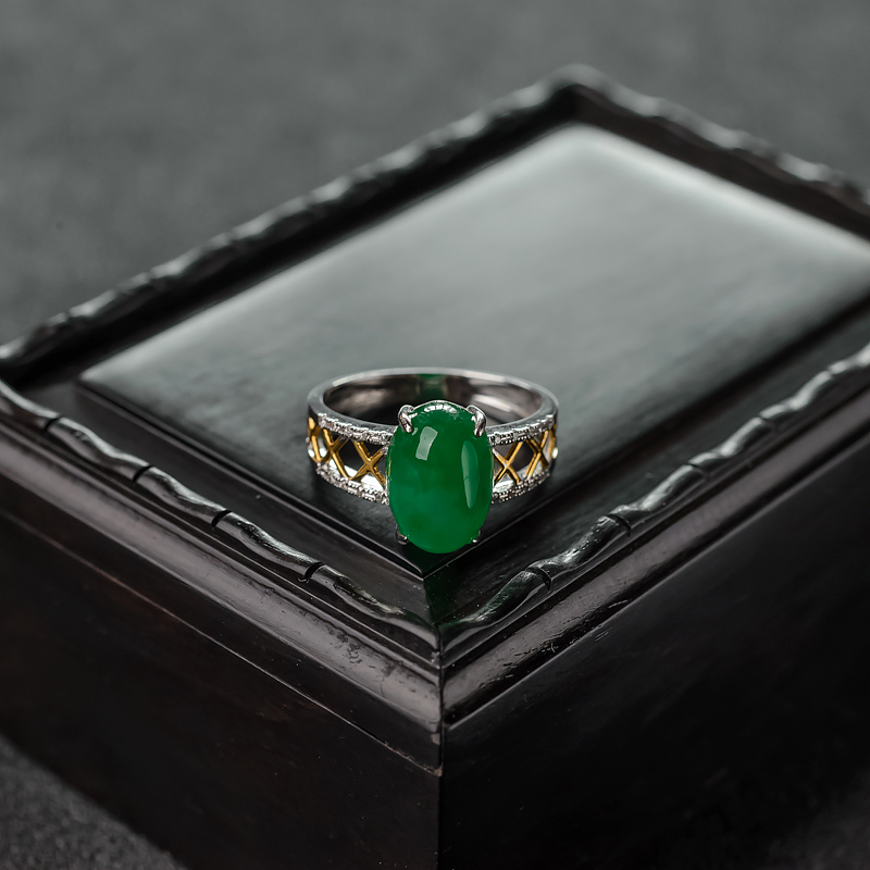 18K金镶钻天然糯种翠色翡翠戒指-红掌柜