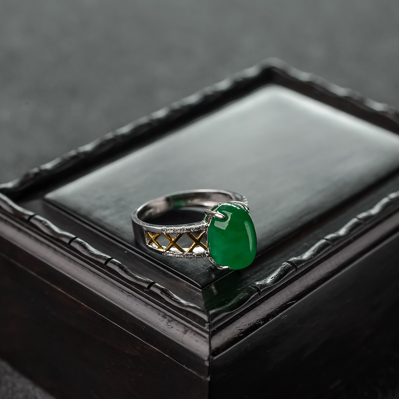 18K金镶钻糯种翠色翡翠戒指-红掌柜