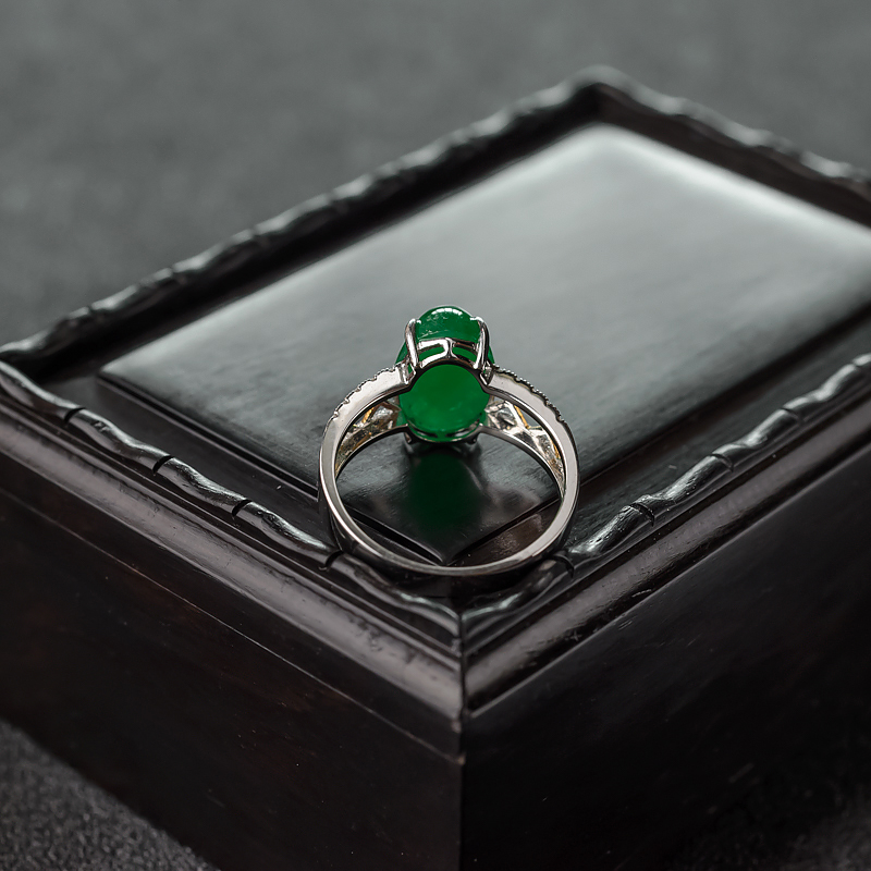 18K金镶钻天然翠色翡翠戒指-红掌柜