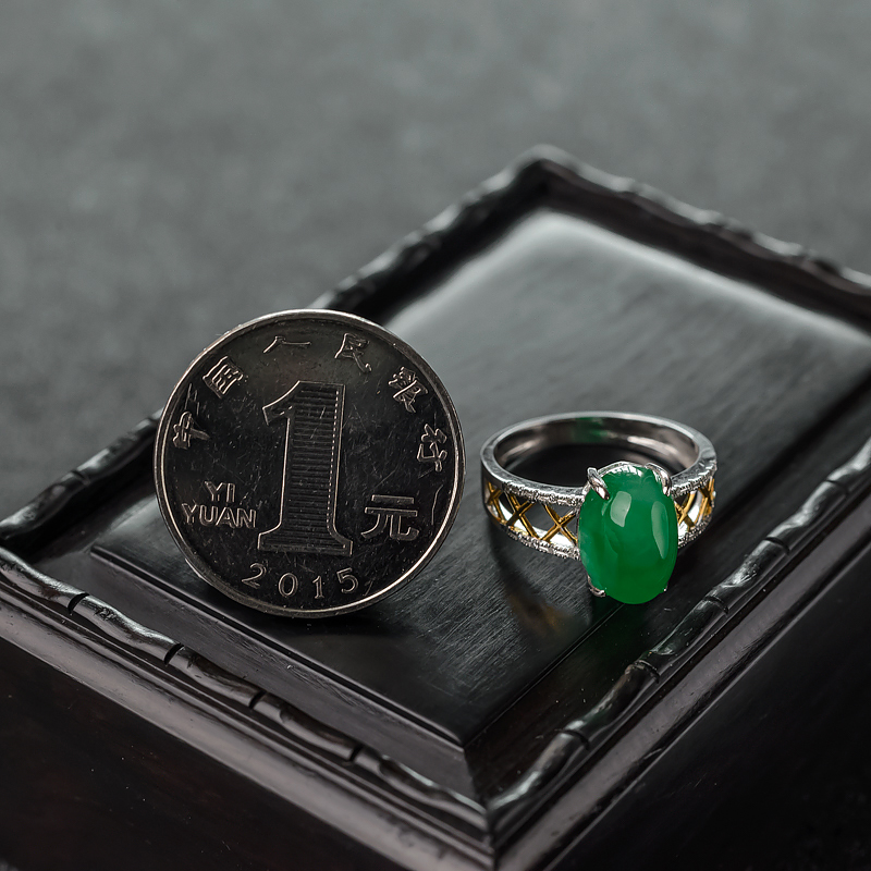 18K金镶钻糯种翡翠戒指-红掌柜