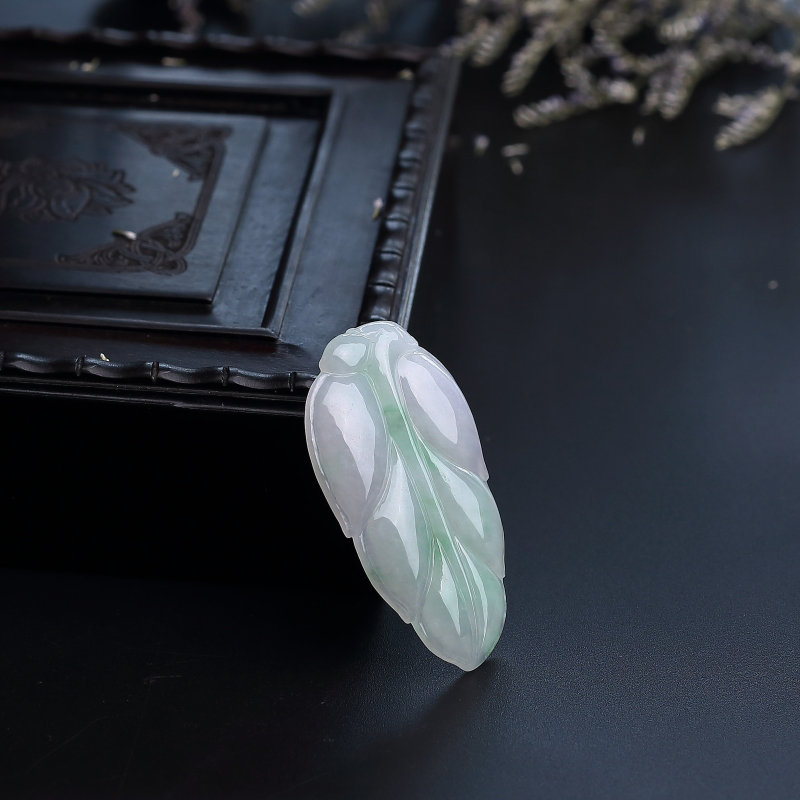 飘绿翡翠叶子吊坠-红掌柜