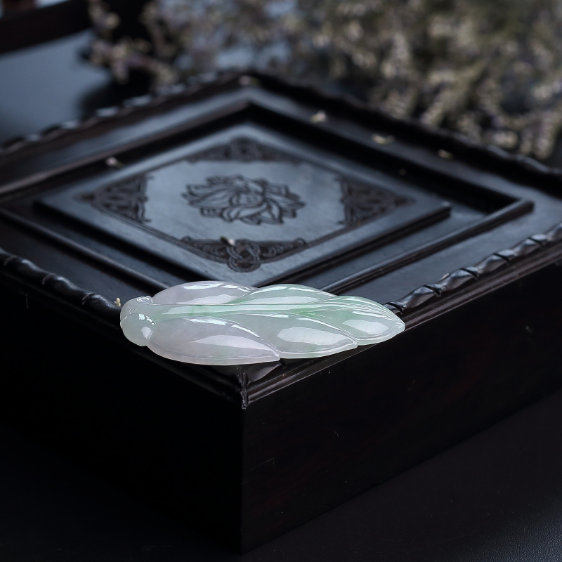 天然翡翠叶子吊坠-红掌柜