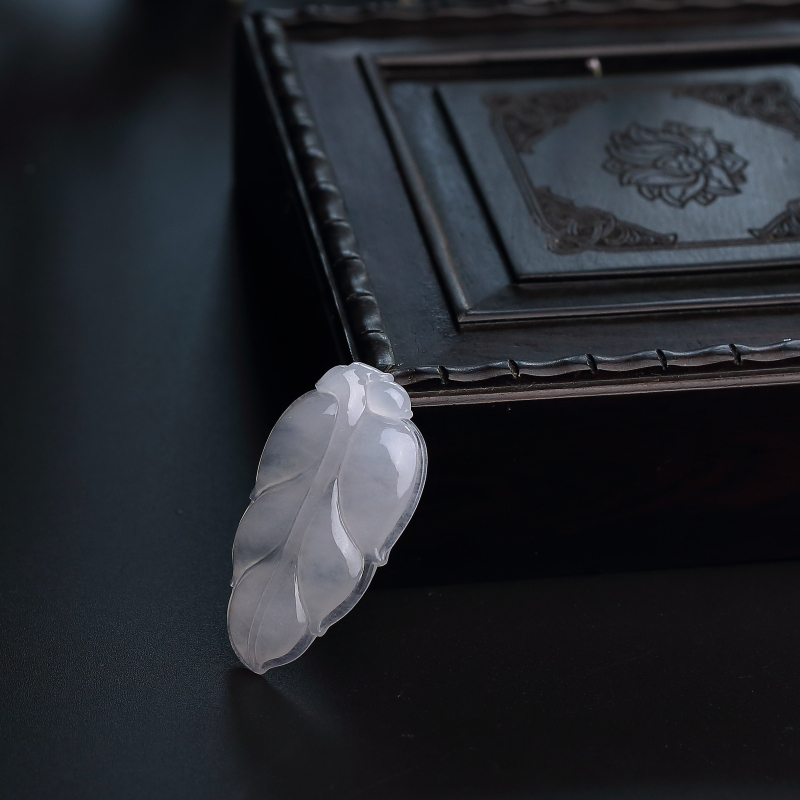 糯冰种翡翠吊坠-红掌柜