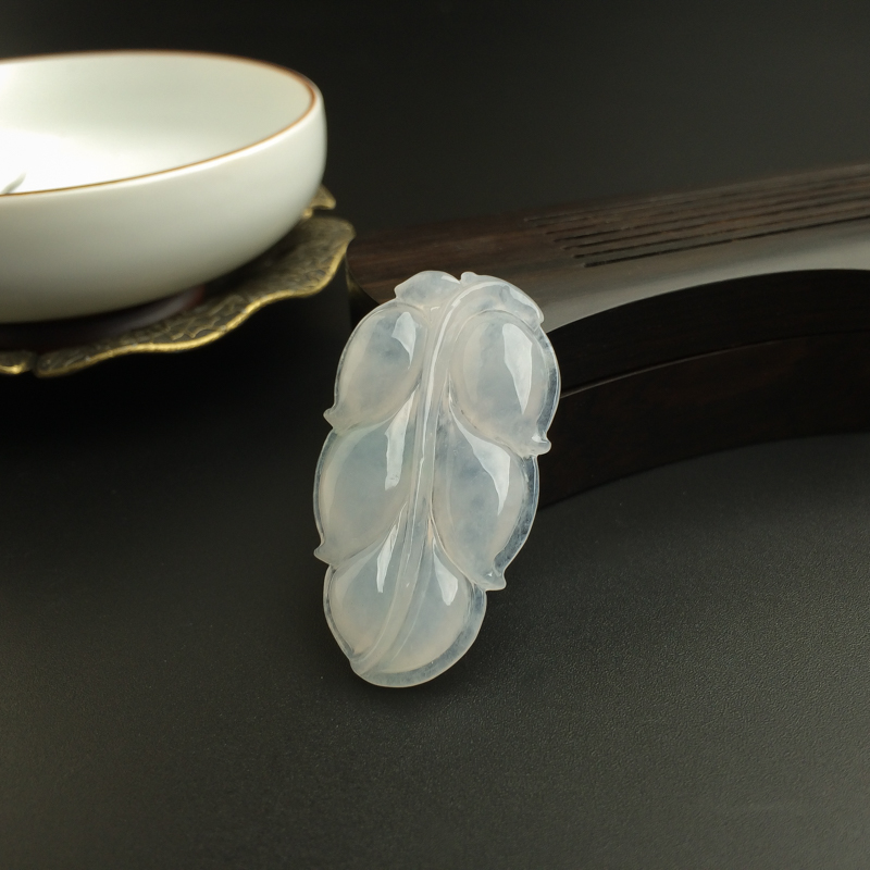 冰糯种翡翠吊坠-红掌柜