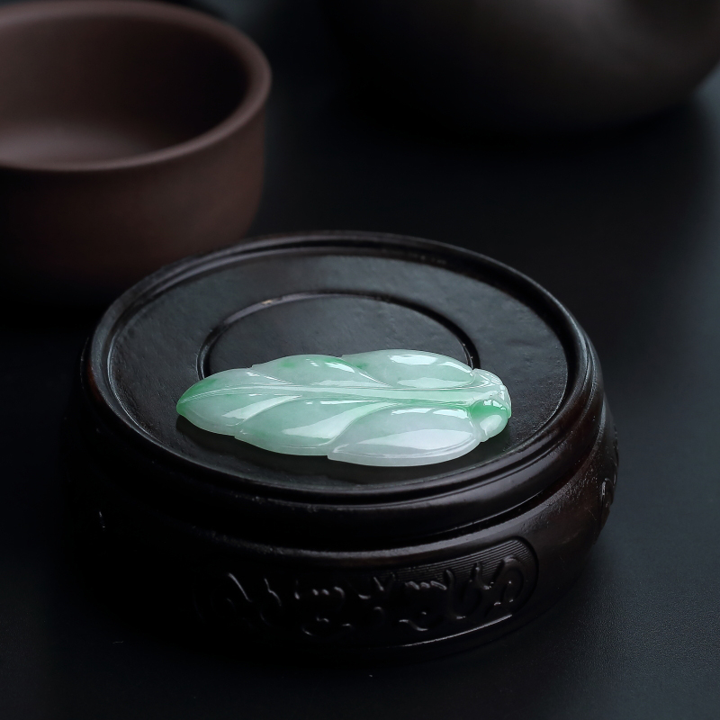 缅甸天然糯种翡翠叶子吊坠-红掌柜