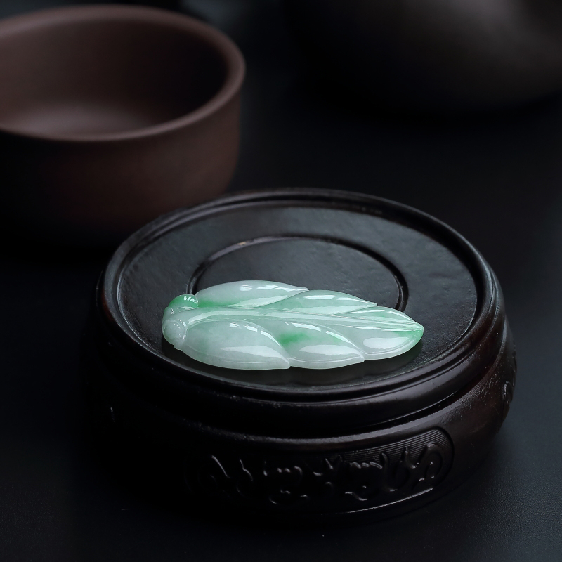 缅甸天然糯种飘绿翡翠吊坠-红掌柜