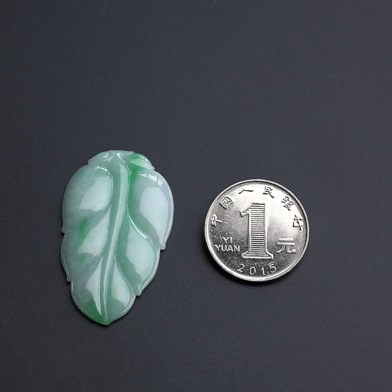 糯种飘绿翡翠叶子吊坠-红掌柜