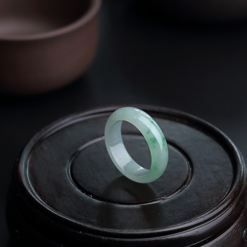 天然糯种飘绿翡翠戒指-红掌柜