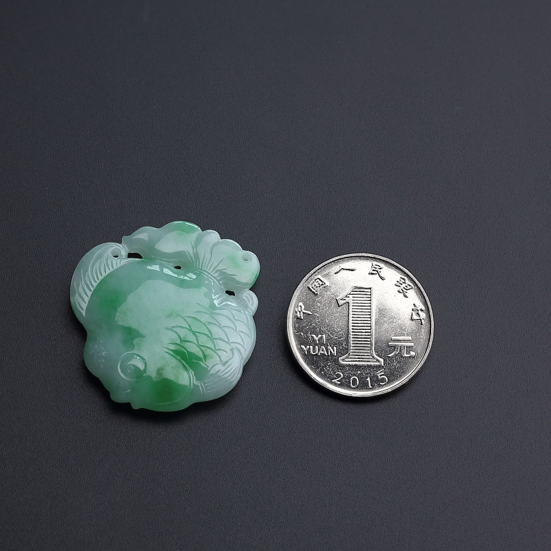糯种飘绿翡翠金鱼吊坠-红掌柜