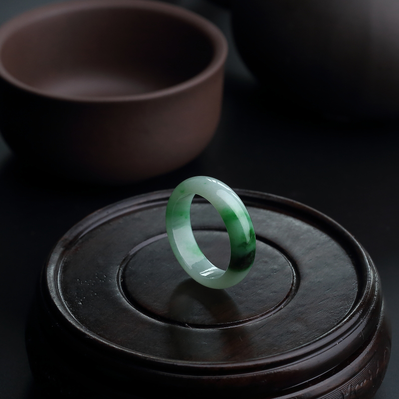 天然糯种飘绿翡翠戒指-红掌柜