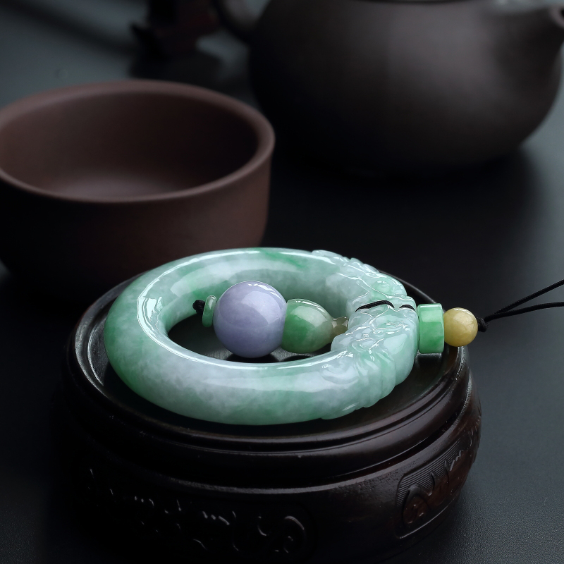 缅甸天然糯种浅绿翡翠挂件-红掌柜