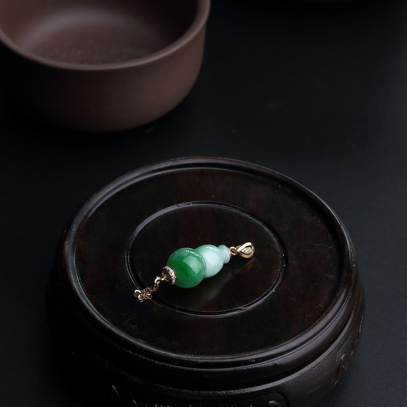 18K金镶缅甸天然糯种飘绿翡翠葫芦吊坠-红掌柜