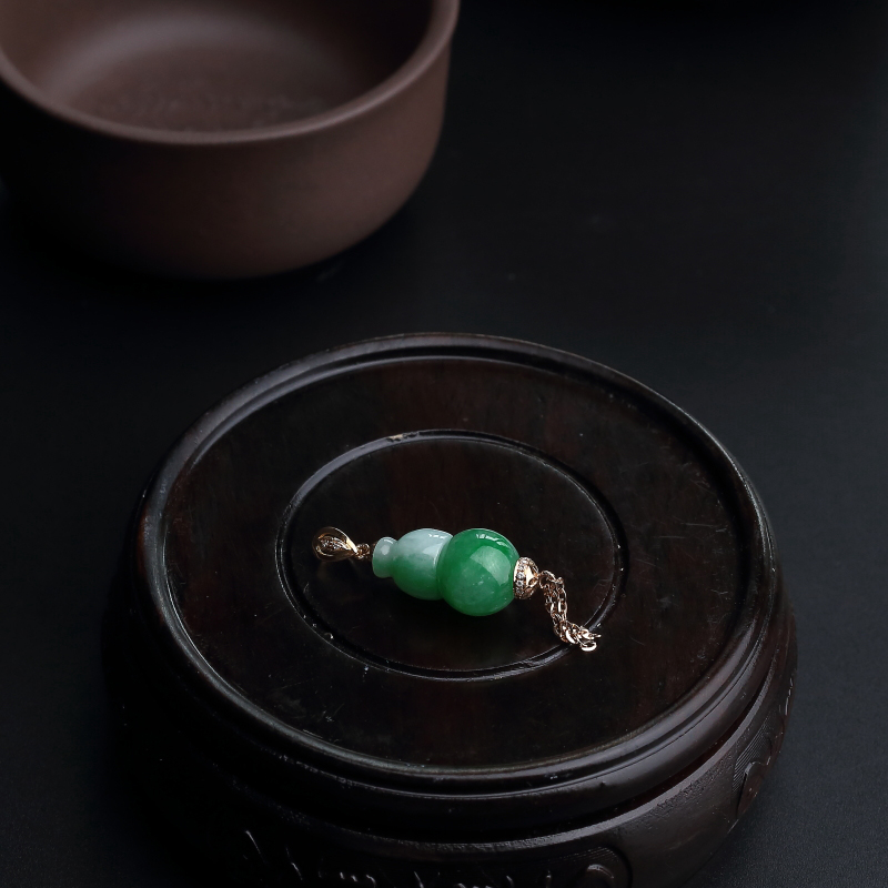 缅甸天然糯种飘绿翡翠葫芦吊坠-红掌柜