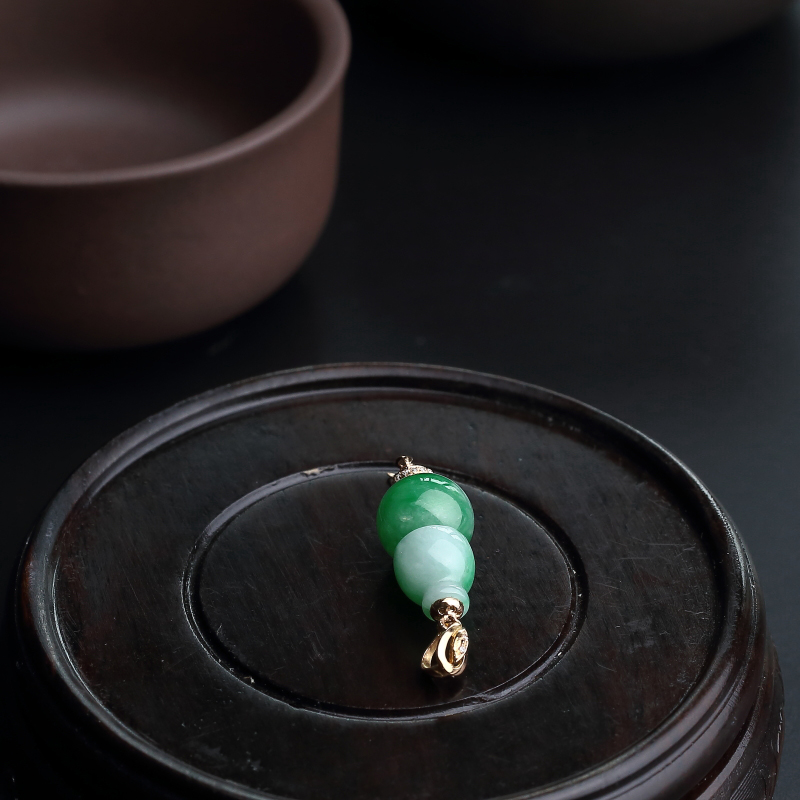 18K金镶缅甸天然飘绿翡翠葫芦吊坠-红掌柜