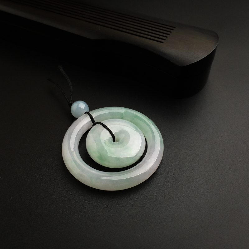 缅甸天然糯种浅绿翡翠吊坠-红掌柜