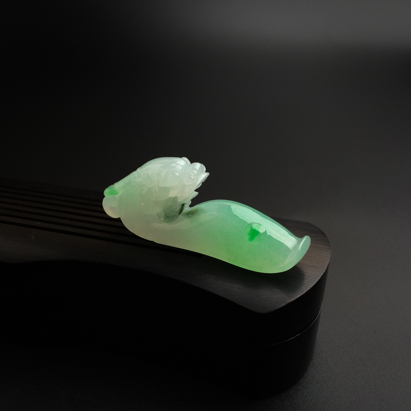 缅甸天然飘绿翡翠龙钩吊坠-红掌柜