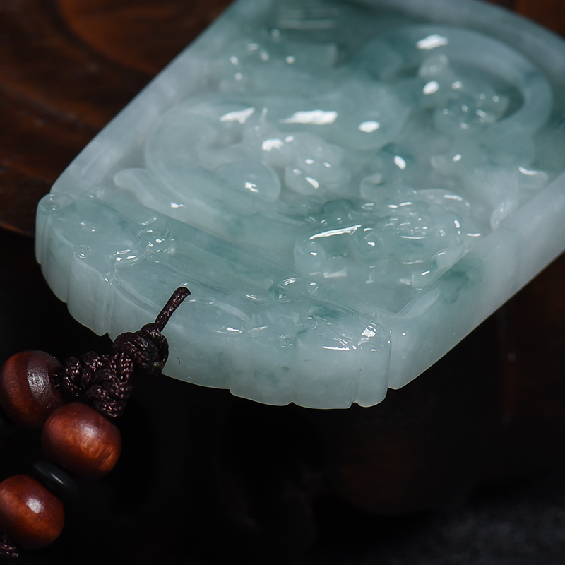 天然翡翠龙牌-红掌柜