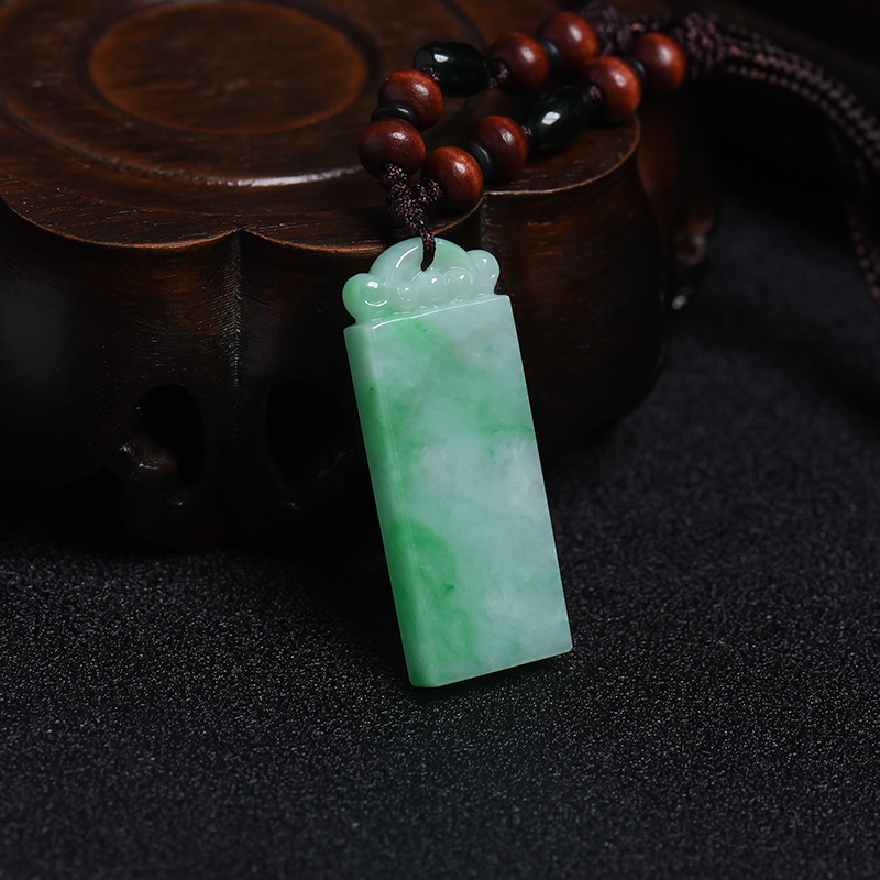 飘绿翡翠平安无事牌-红掌柜