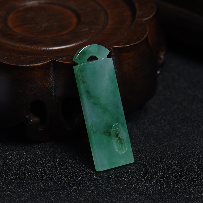 飘绿翡翠平安无事牌-红掌柜