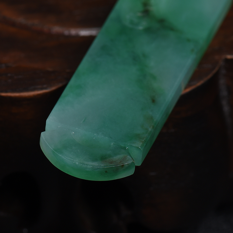 糯种飘绿翡翠无事牌-红掌柜