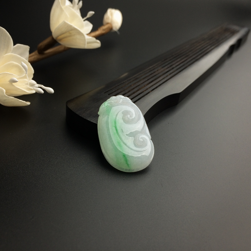 飘绿翡翠如意吊坠-红掌柜