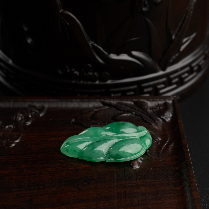 糯种翡翠叶子吊坠-红掌柜