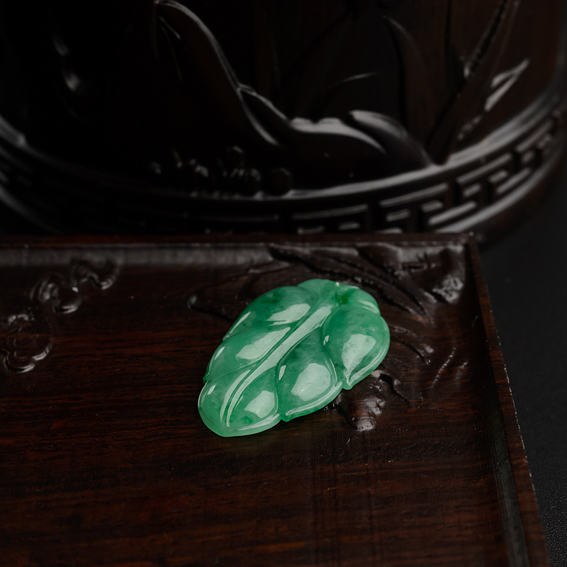 翡翠叶子吊坠-红掌柜