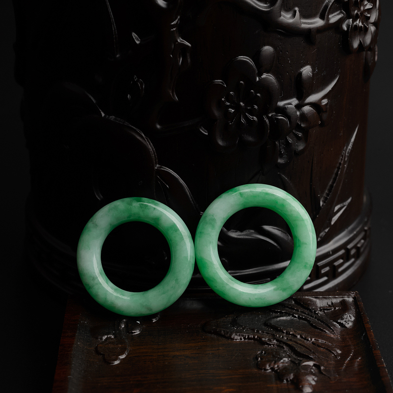 糯种飘绿翡翠平安环-红掌柜