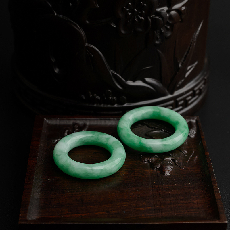 糯种飘绿翡翠平安环吊坠-红掌柜