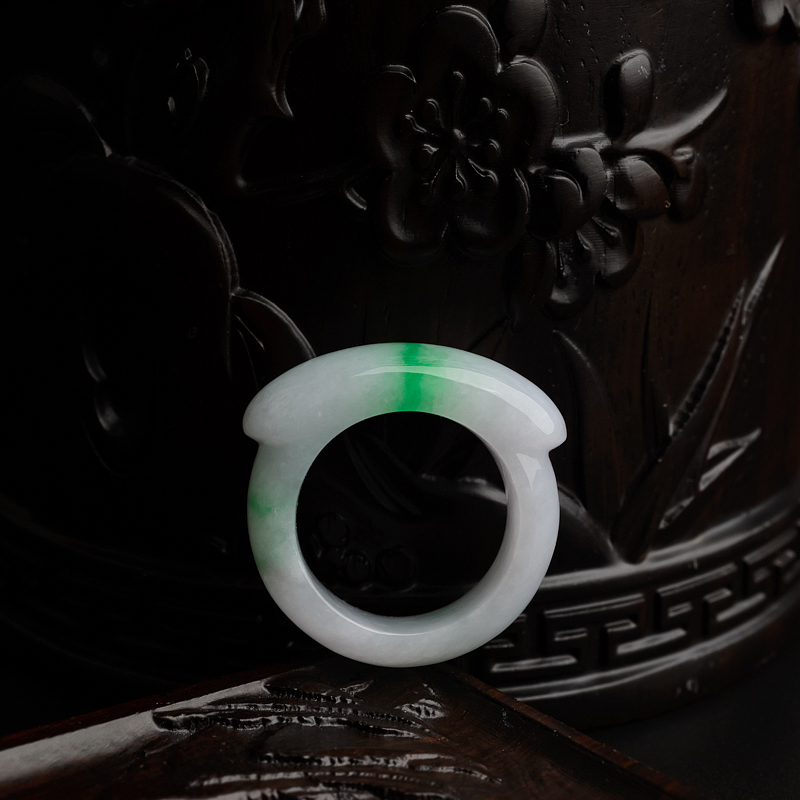 天然糯种飘绿翡翠戒指-红掌柜