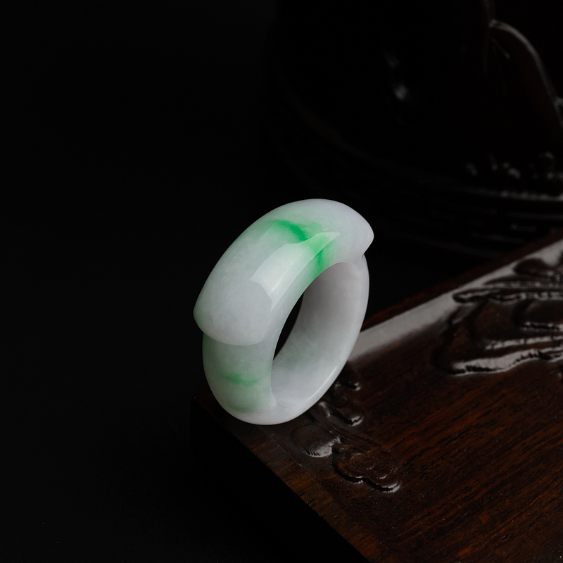 缅甸糯种飘绿翡翠戒指-红掌柜