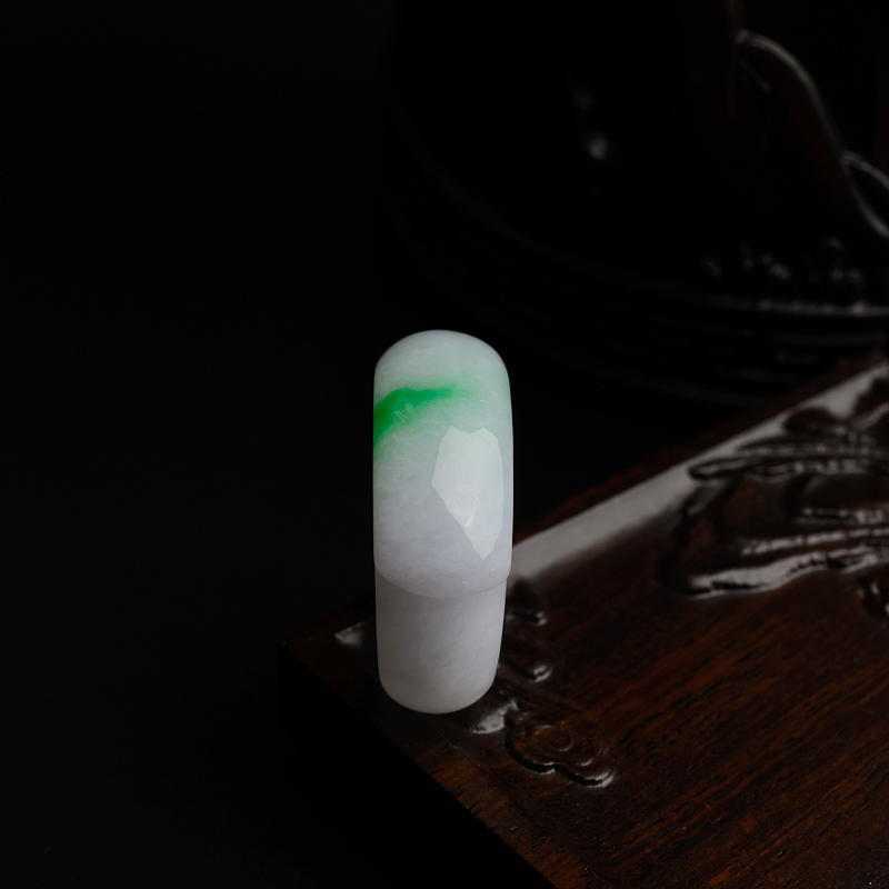 糯种飘绿翡翠戒指-红掌柜