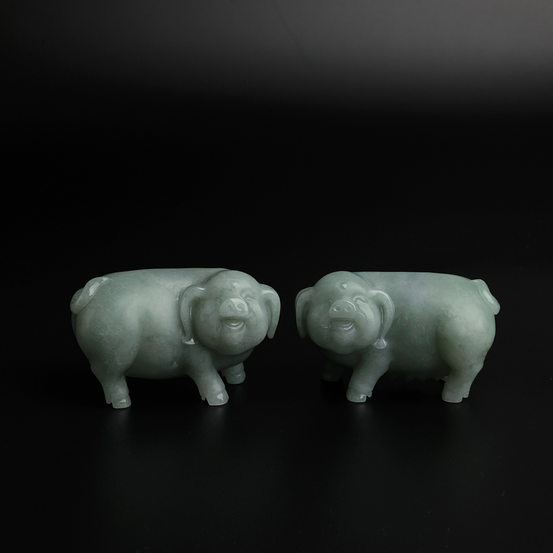 缅甸天然糯种淡绿翡翠猪摆件-红掌柜