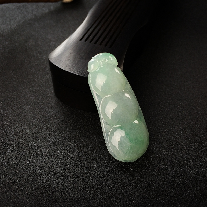 天然糯种淡绿翡翠福豆吊坠 - 红掌柜