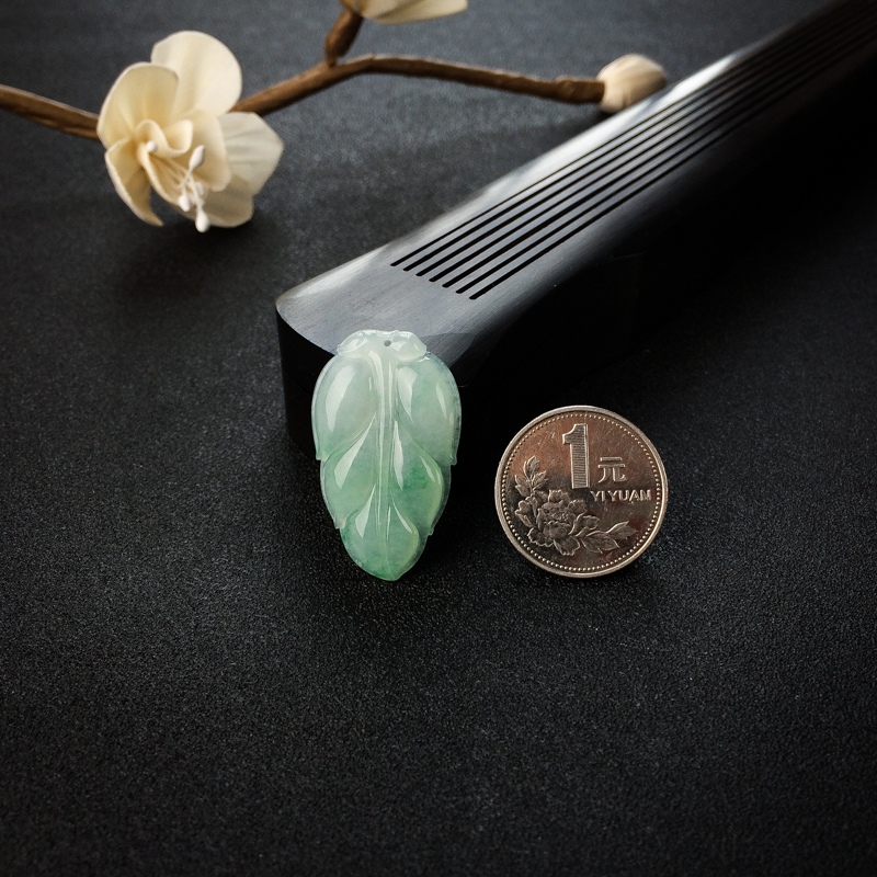 天然糯种淡绿翡翠吊坠 - 红掌柜