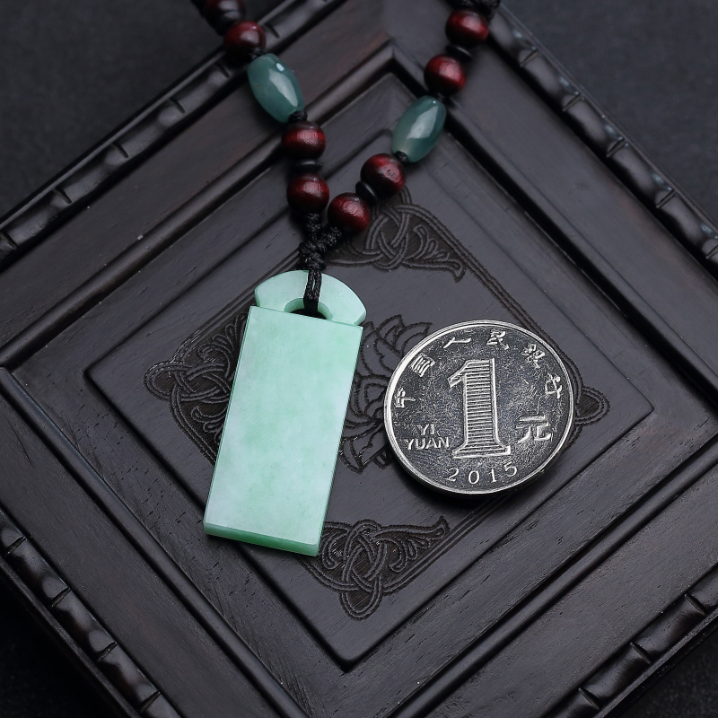 浅绿翡翠无事牌吊坠-红掌柜