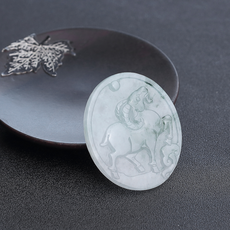 飘花翡翠洋洋得意吊坠-红掌柜