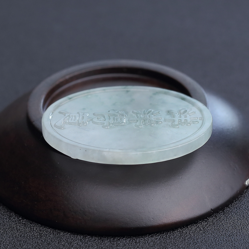 天然翡翠洋洋得意吊坠-红掌柜