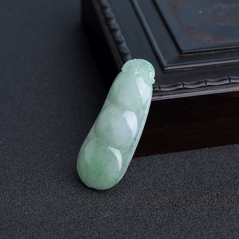天然糯种浅绿翡翠福豆吊坠 - 红掌柜