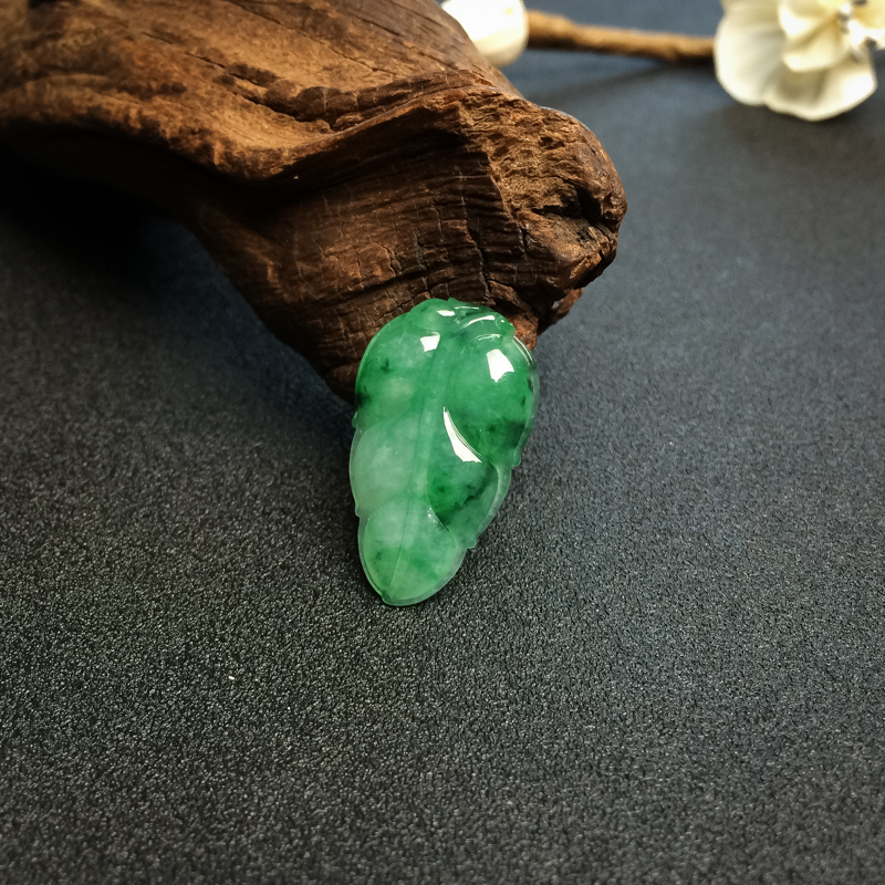 糯种飘花翡翠叶子吊坠 - 红掌柜