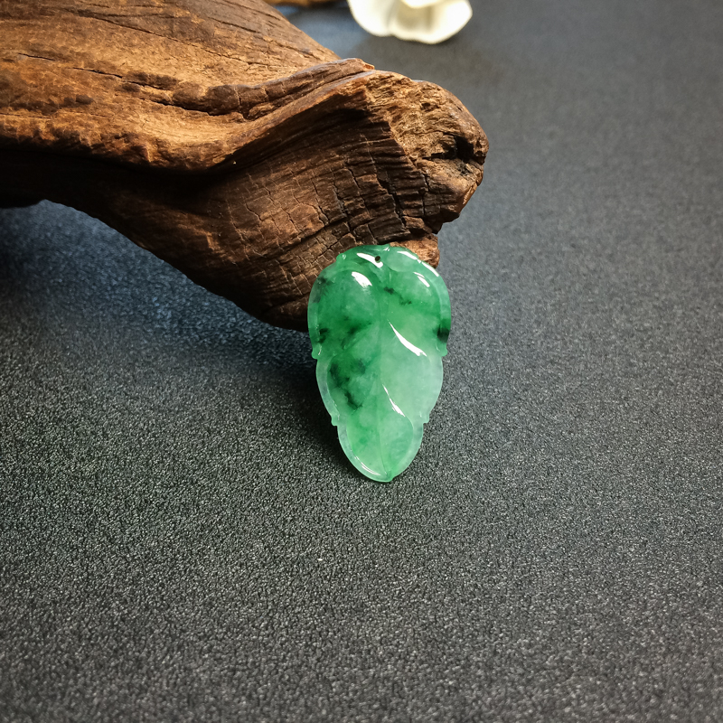 飘花翡翠叶子吊坠 - 红掌柜