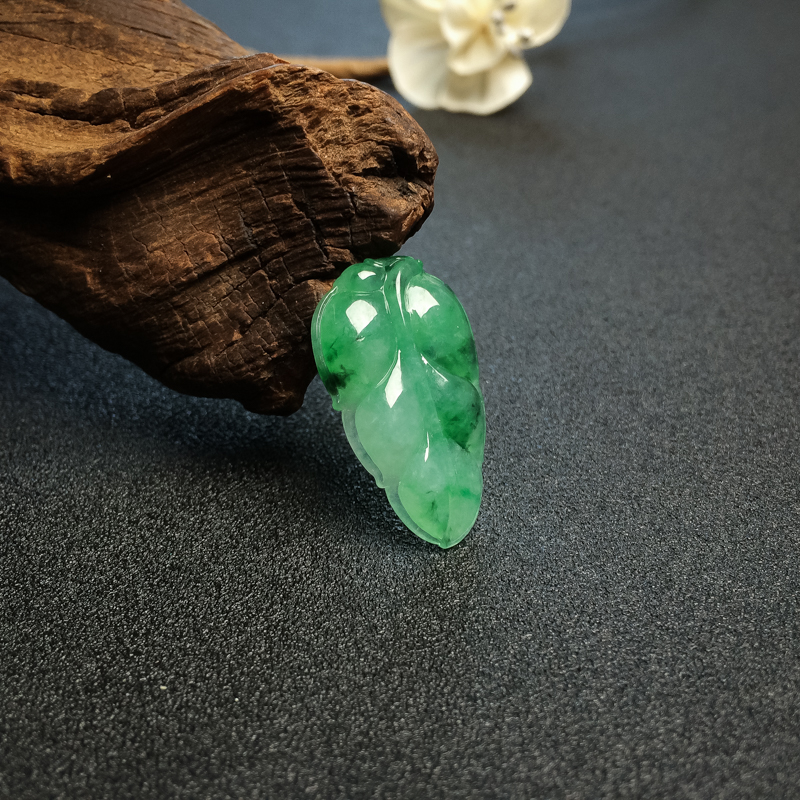缅甸飘花翡翠叶子吊坠 - 红掌柜