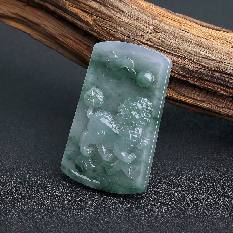 天然糯种飘花翡翠狮子吊坠-红掌柜